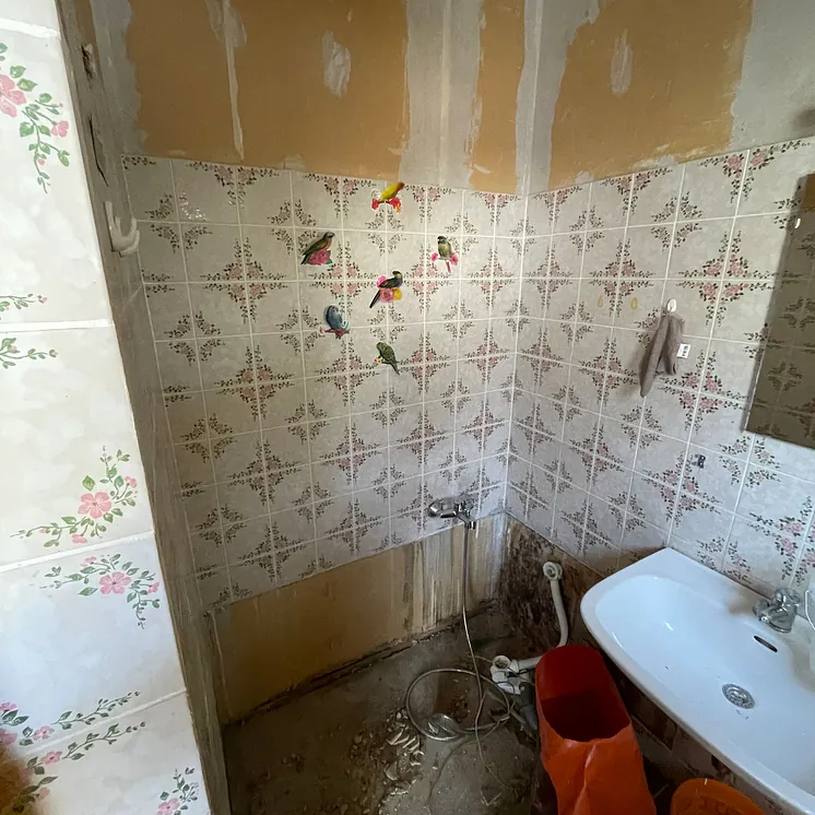 Badezimmer vor Sanierung